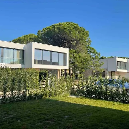 Lalzi Bay 3 Bed With Heated Pool *