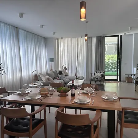 Lalzi Bay 3 Bed With Heated Pool *